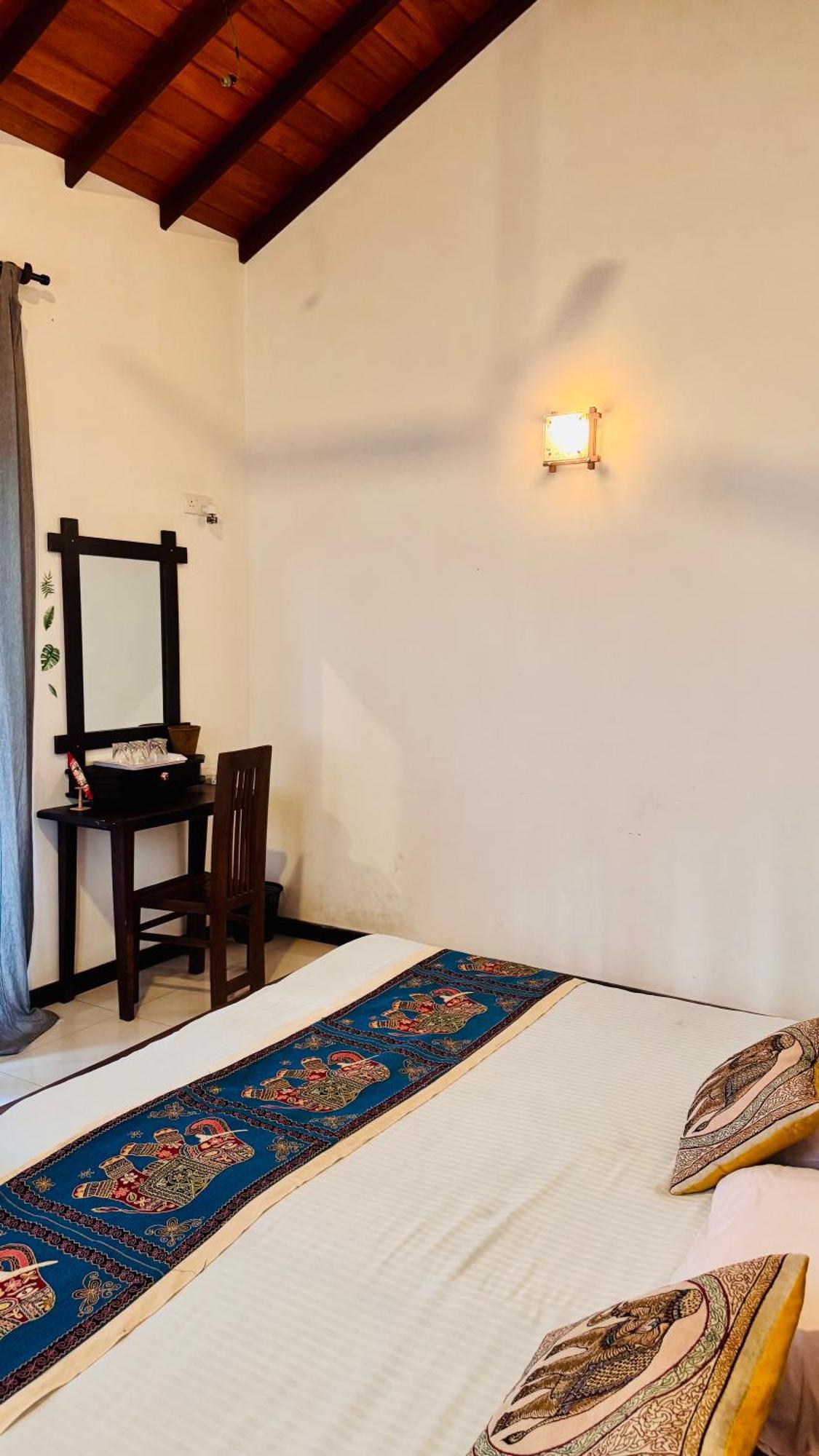 Sritaly Inn Mirissa Luaran gambar
